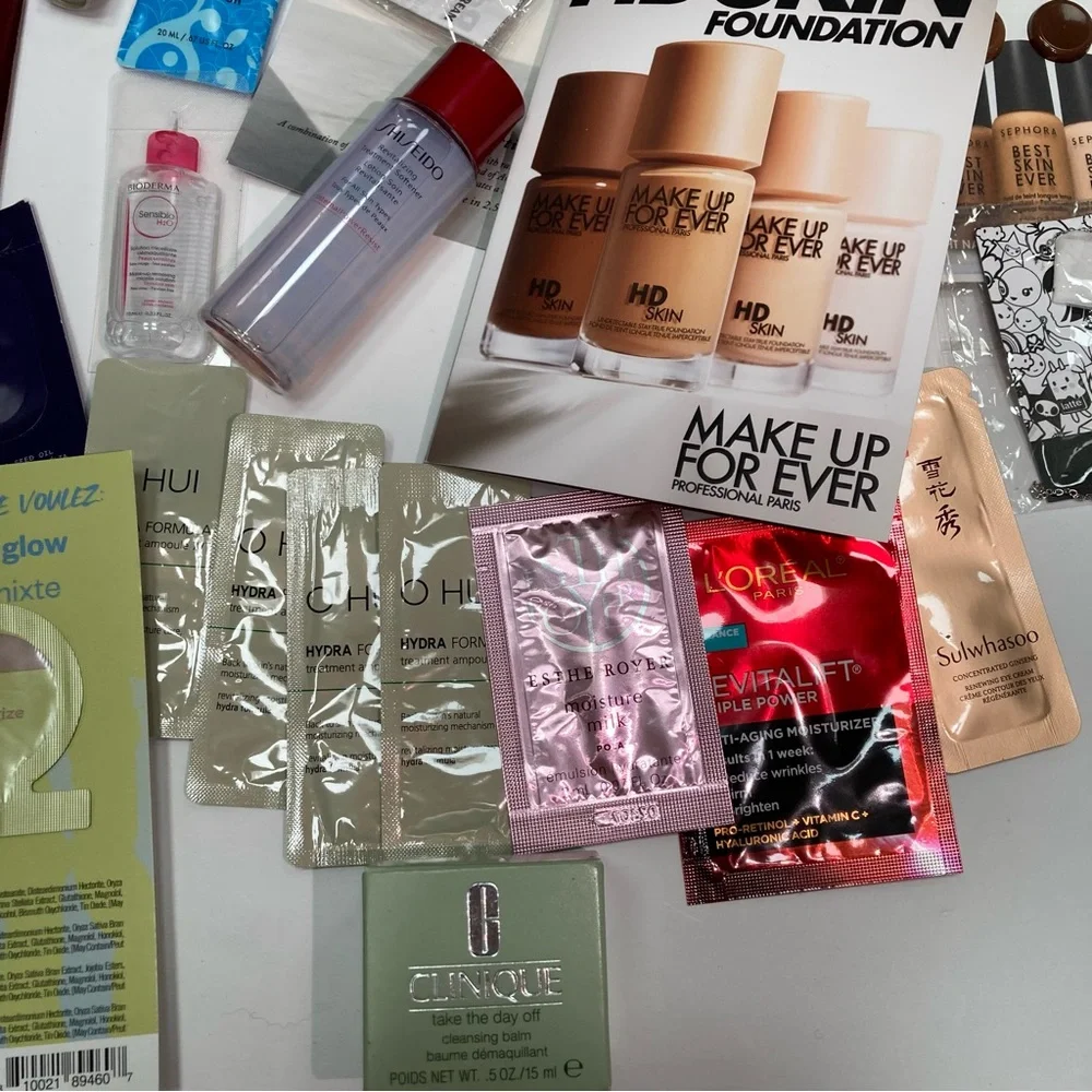 Ipsy cosmetic bag with samples
